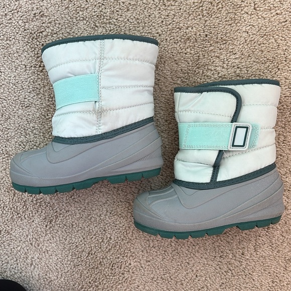Cat & Jack size 7 snow boots - Picture 2 of 4